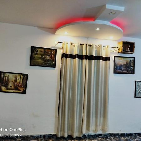 Hotel Janvi Palace Делхи Екстериор снимка