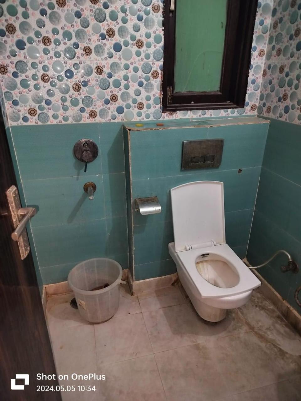 Hotel Janvi Palace Делхи Екстериор снимка