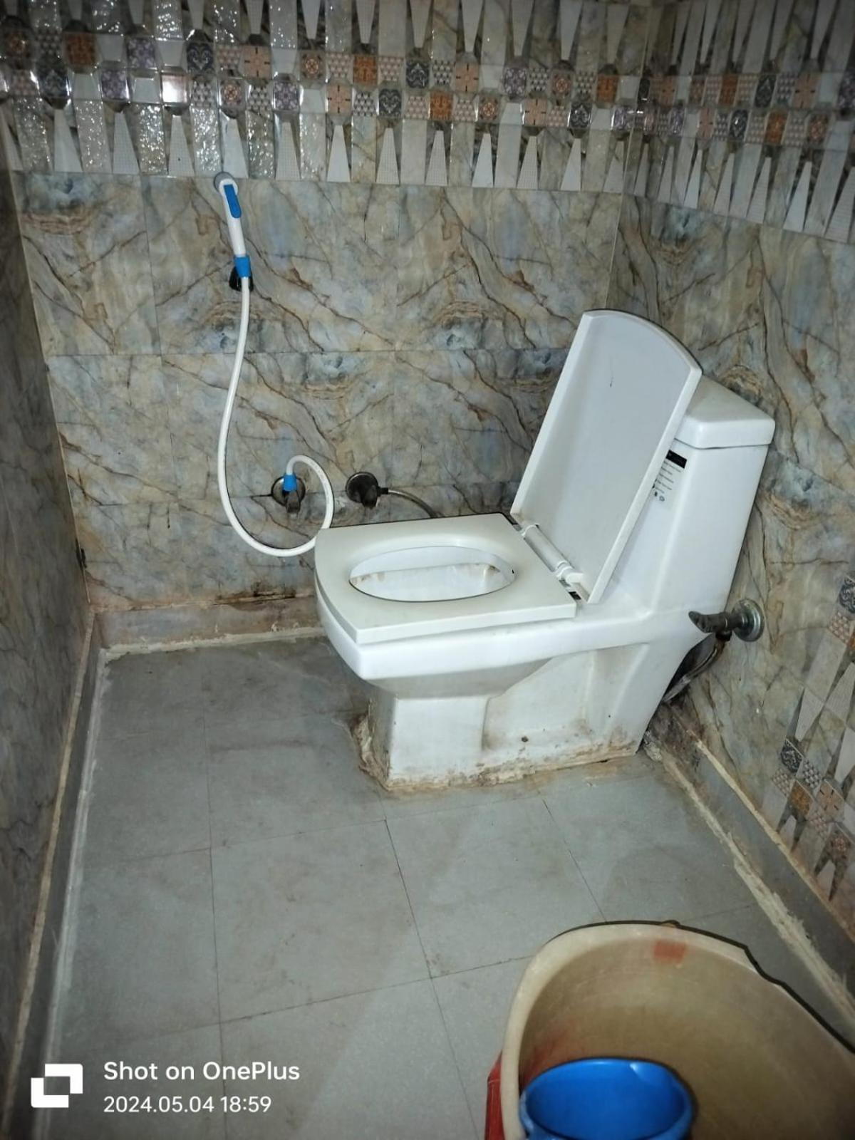 Hotel Janvi Palace Делхи Екстериор снимка